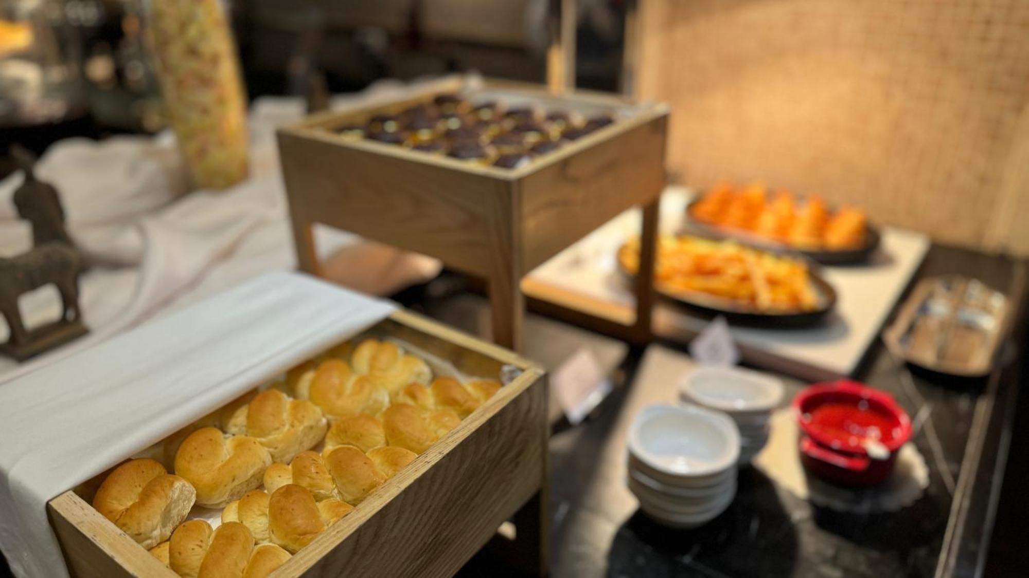 Jin Jiang West Capital International Hotel The Bell And Drum Tower Muslim Quarter & Metro Line 6 & Indoor Swimming Pool & Self-Service Free Laundry Room Xi'an  Esterno foto